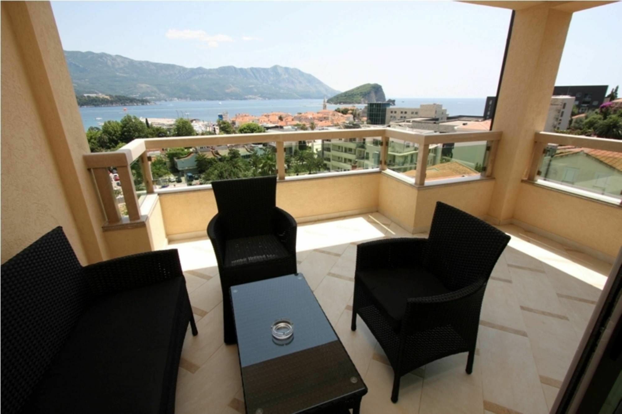 The Old Town Terrace Apartments บุดวา ภายนอก รูปภาพ